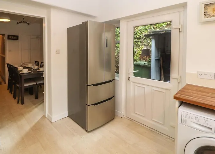 7 Lonsdale Terrace *